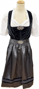 weinrotes Samt-Midi-Dirndl mit Schuerze weisse Bluse